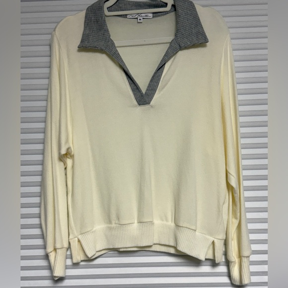 Red Haute Sweaters - Red Haute Cream V-Neck Sweater with Gray Collar